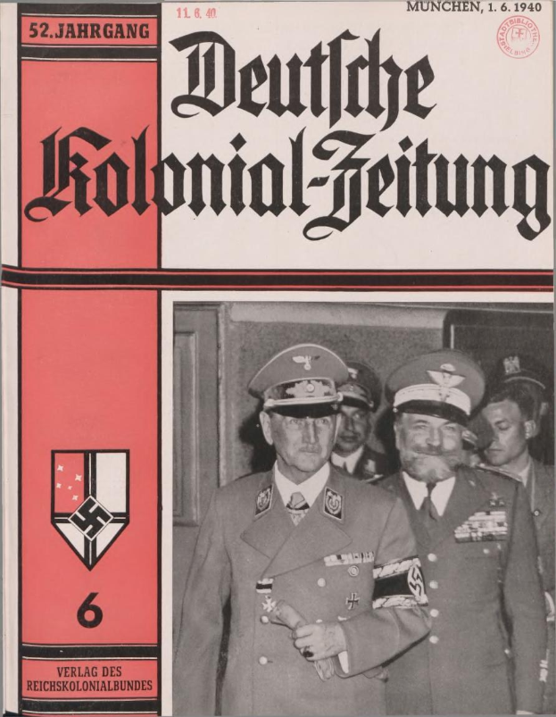 Titelbild einer 1940er-Ausgabe der *Deutschen Kolonial-Zeitung* mit Adolf Hitler auf dem Cover, gehalten von einer Gruppe von Menschen mit Mützen.