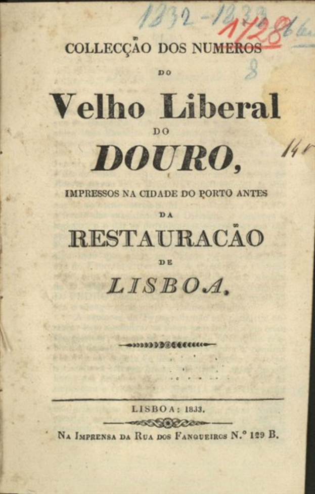 Ein altes Buch mit dem Titel "Velho Liberal do Douro" auf einem schwarzen Hintergrund.