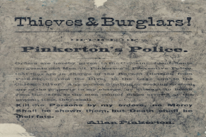 Ein Plakat mit fettem schwarzem Text, der "Thieves & Burglars Pinkerton's Police" lautet, auf einem weißen Hintergrund, eingerahmt von einem schmalen schwarzen Rand.
