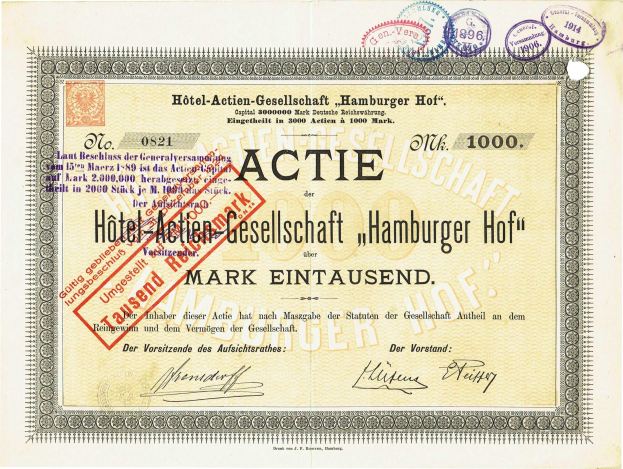Altes Aktienzertifikat mit einem roten Stempel, der 'Hotel Actie Gesellschaft Hamburger Hof' lautet, und dekorative Texte und Stempel.